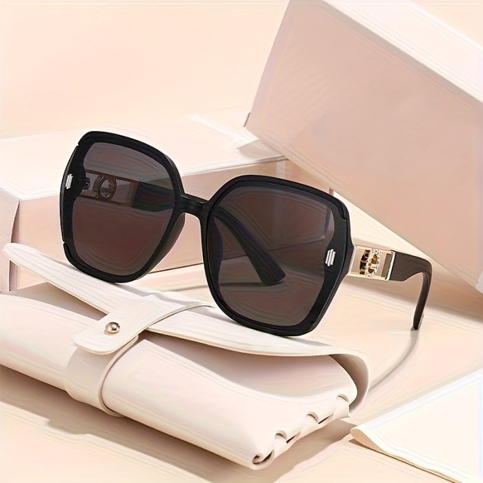 lente-grigia-montatura-nera