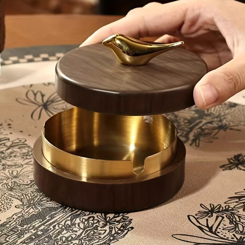 Portasigari elegante e di stile dotato di coperchio ed estetica vintage