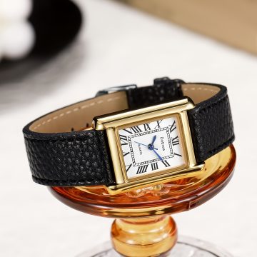 cassa-dorata-quadrante-bianco-cinturino-nero