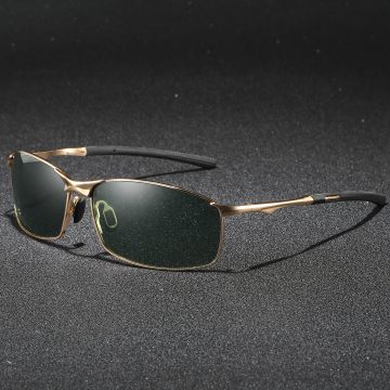 pellicola-verde-scuro-con-cornice-dorata