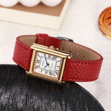 cassa-dorata-quadrante-bianco-e-cinturino-rosso