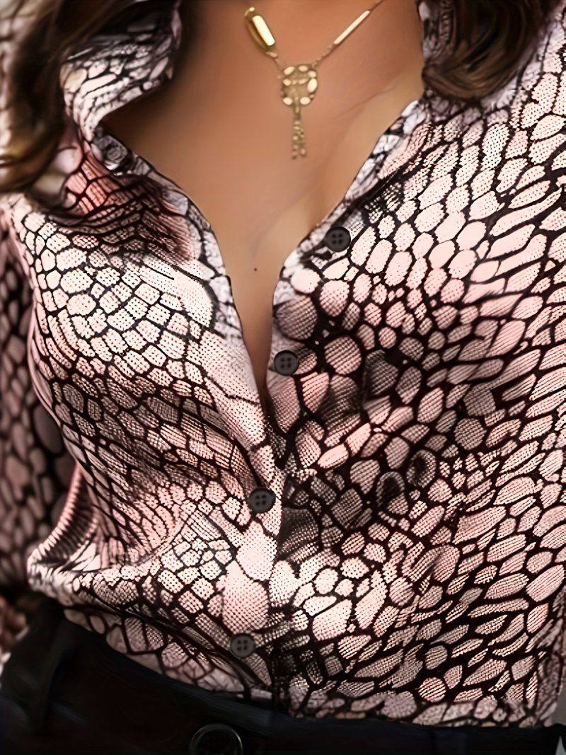 Camicetta da donna in raso con stampa di serpente