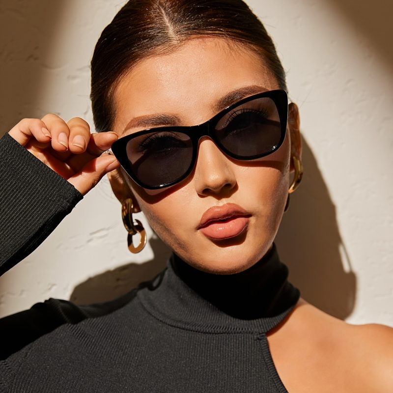 Occhiali alla moda retrò a occhio di gatto con montatura piccola |