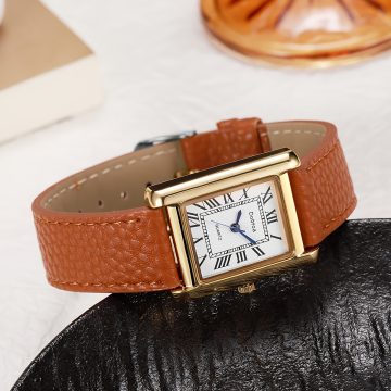 cassa-dorata-quadrante-bianco-e-cinturino-marrone