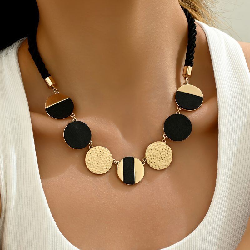 Scalpello alla moda nero rotondo con disco martellato