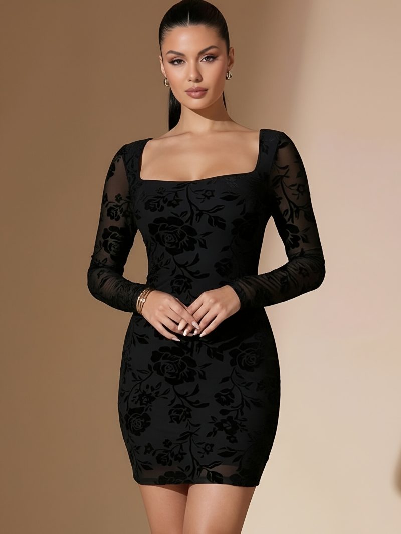 Abito da donna in velluto trasparente con schiena scoperta e scollo quadrato