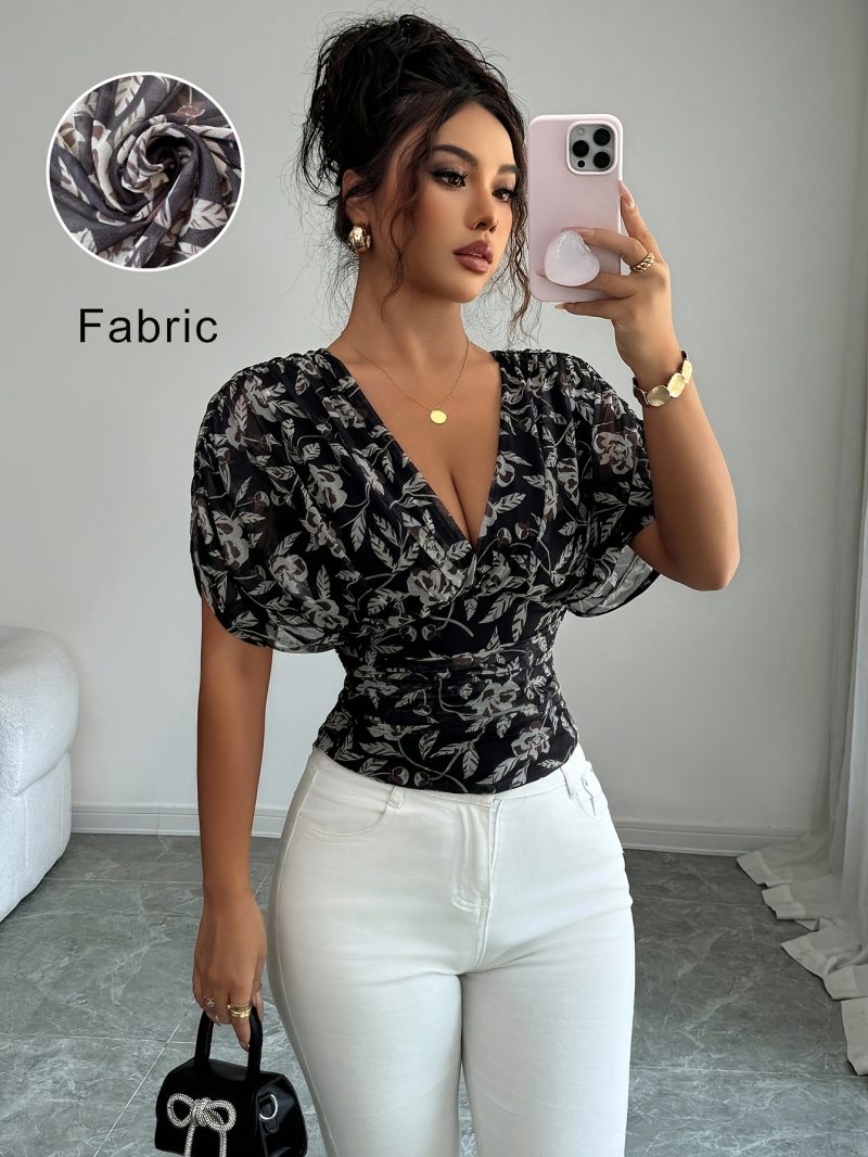 Camicetta da donna elegante con stampa e cintura incrociata