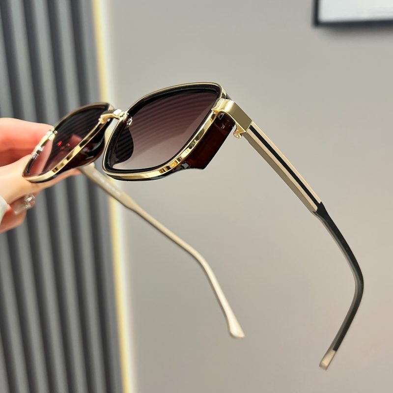 Occhiali da donna alla moda, disponibili in due colori, è il regalo estivo perfetto per l'uso quotidiano